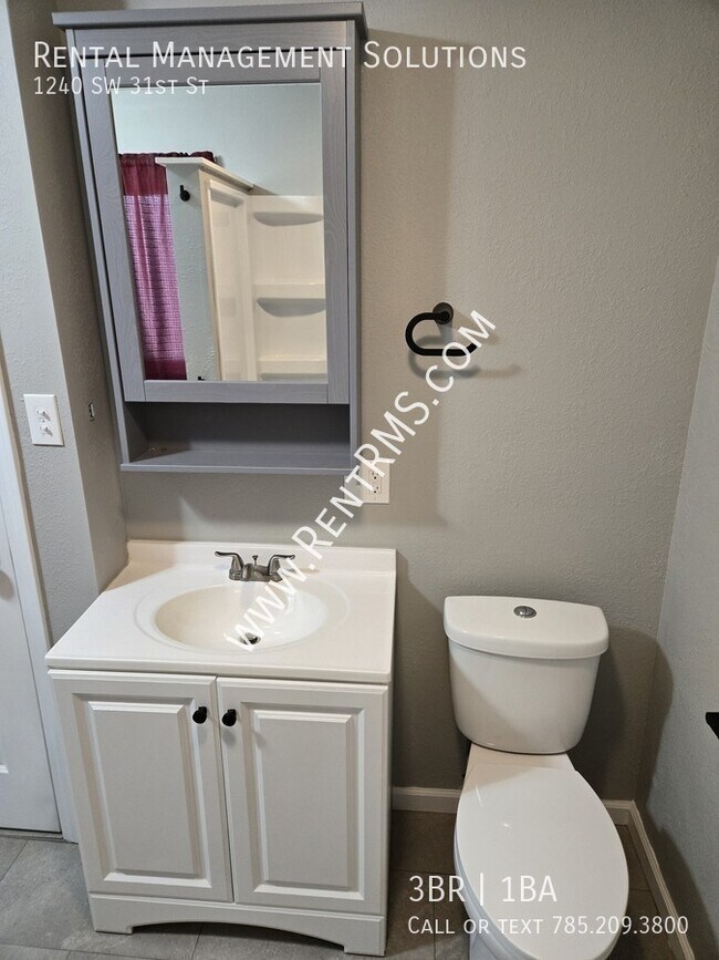 Building Photo - 1240 SW 31st St