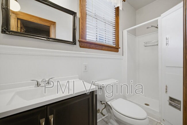 Building Photo - 400 Kemp Ln