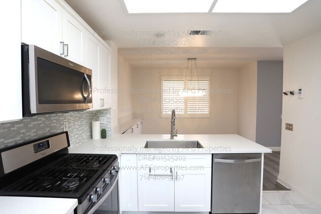 Building Photo - 3519 E Balmoral Dr