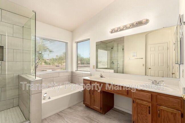 Building Photo - 3722 E Long Lake Rd