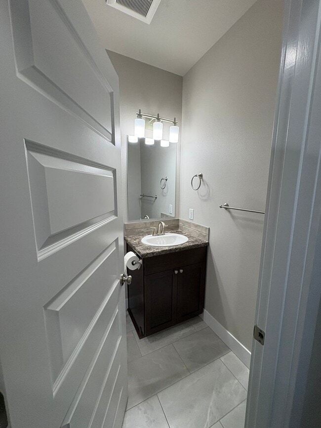 Building Photo - New home for Rent in Quincy!