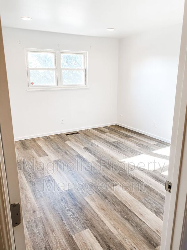 Building Photo - 1724 Robidoux Cir