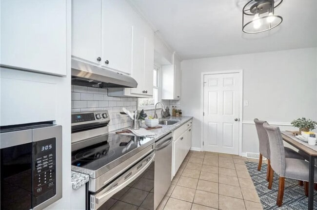 Building Photo - 21507 Court St