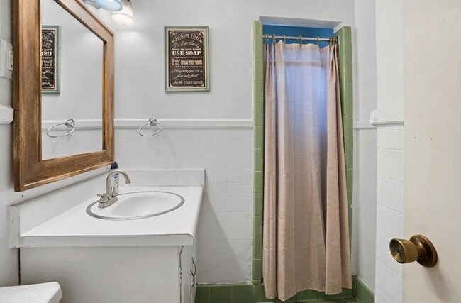 Building Photo - 111 Pinehaven Dr