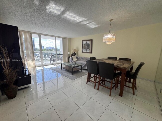 Building Photo - 2030 S Ocean Dr