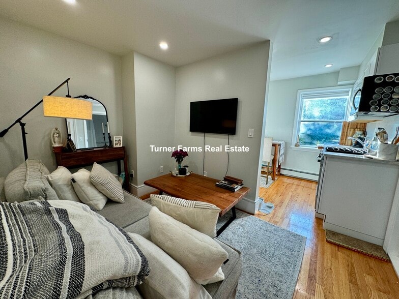 Building Photo - 91 Hudson St