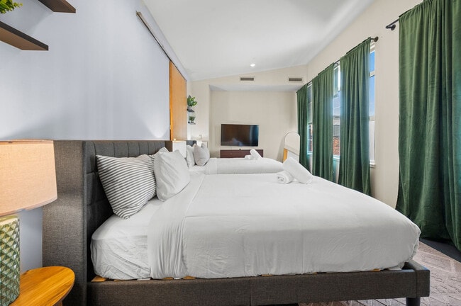 Building Photo - 160 E Berkeley St