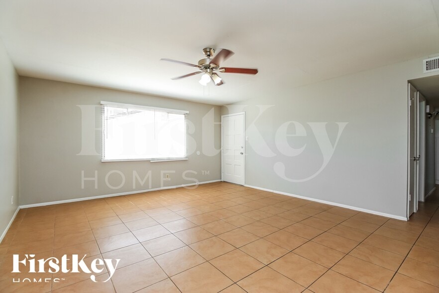 Building Photo - 5213 S 47th Pl