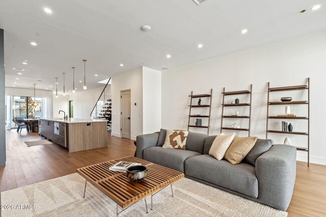 Building Photo - 6916 E 2nd St