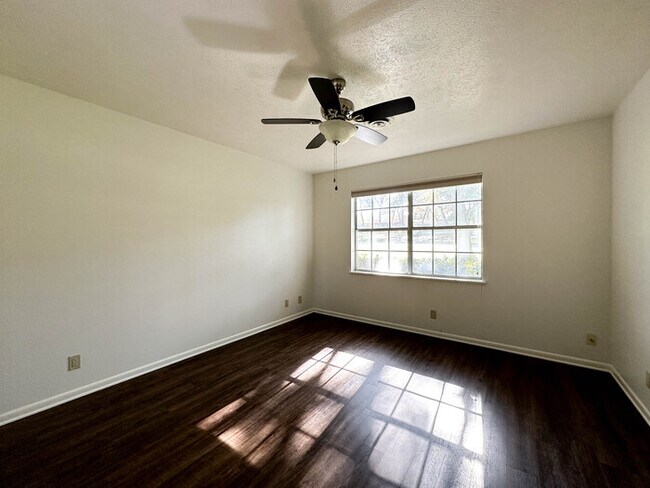 Building Photo - 408 Mimosa Dr