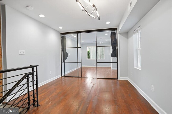 Building Photo - 2407 Grays Ferry Ave