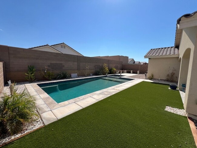 Building Photo - POOL & SPA HOME IN THE FOOTHILLS!