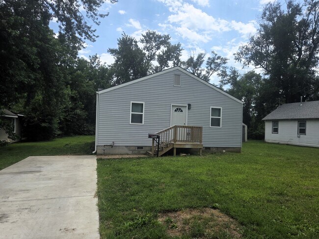 Building Photo - 2842 W Elm St
