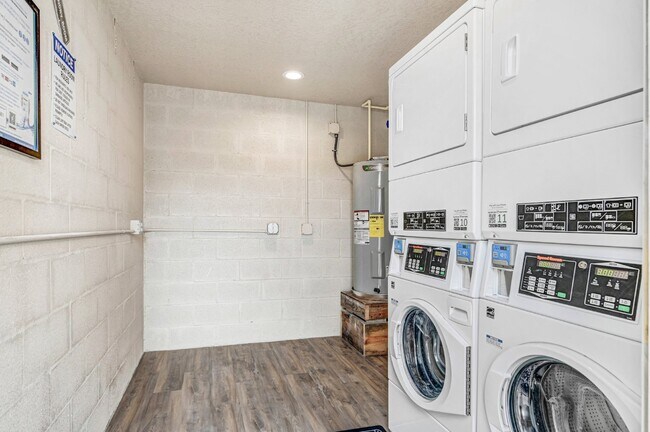 Building Photo - NEW YEAR MOVE IN SPECIAL! Charming 2 bedroom blending style and functionality