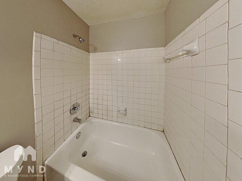 Building Photo - 4912 Summitridge Dr