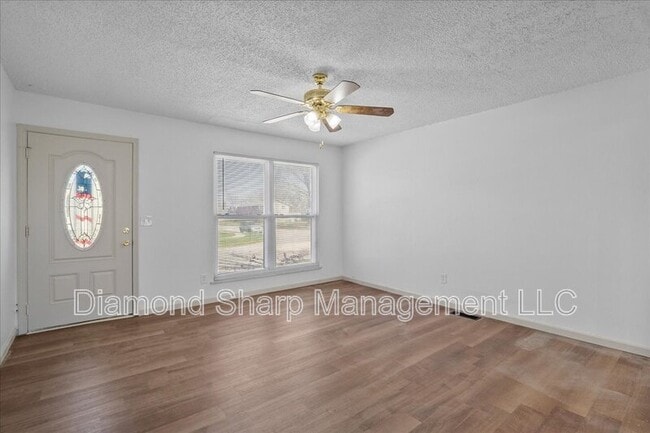 Building Photo - 807 Estate Dr