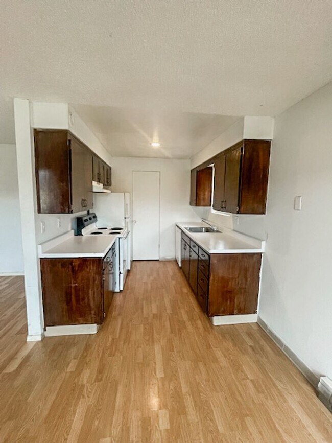 Building Photo - Charming 2 Bed, 1 Bath Duplex in the Heart of Cheney