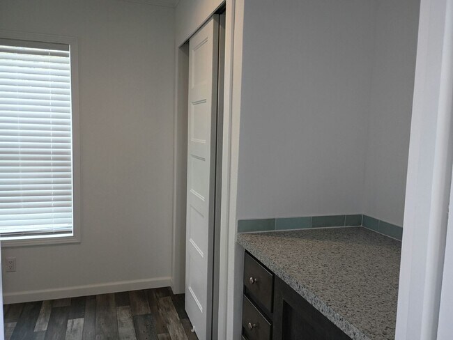 Building Photo - 24 Lily Dr