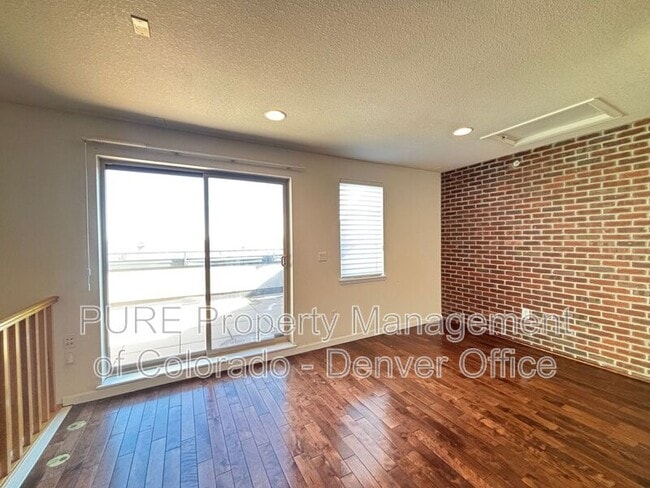 Building Photo - 447 S Quay St