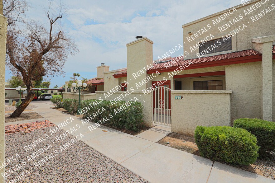 Building Photo - 633 W Southern Ave