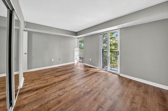 Building Photo - Available Now! 1 Bed / 1 Bath Condo in the heart of the DC Wharf!