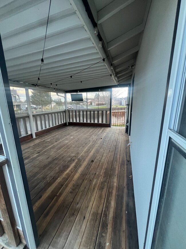 Building Photo - 100 Hills W Way