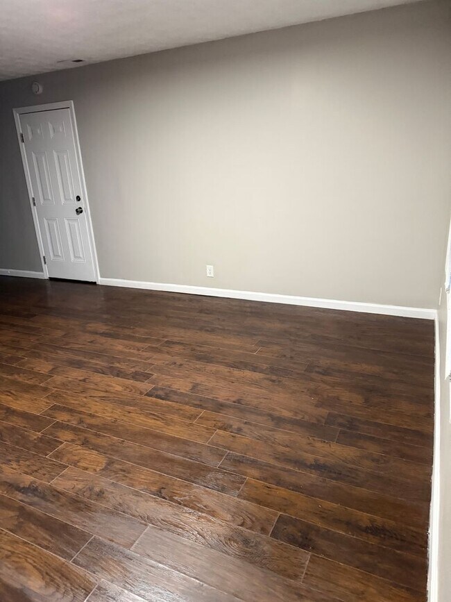 Building Photo - 3 bed 1 bath home for rent!