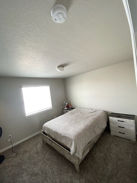 Building Photo - 10994 Aliso Dr