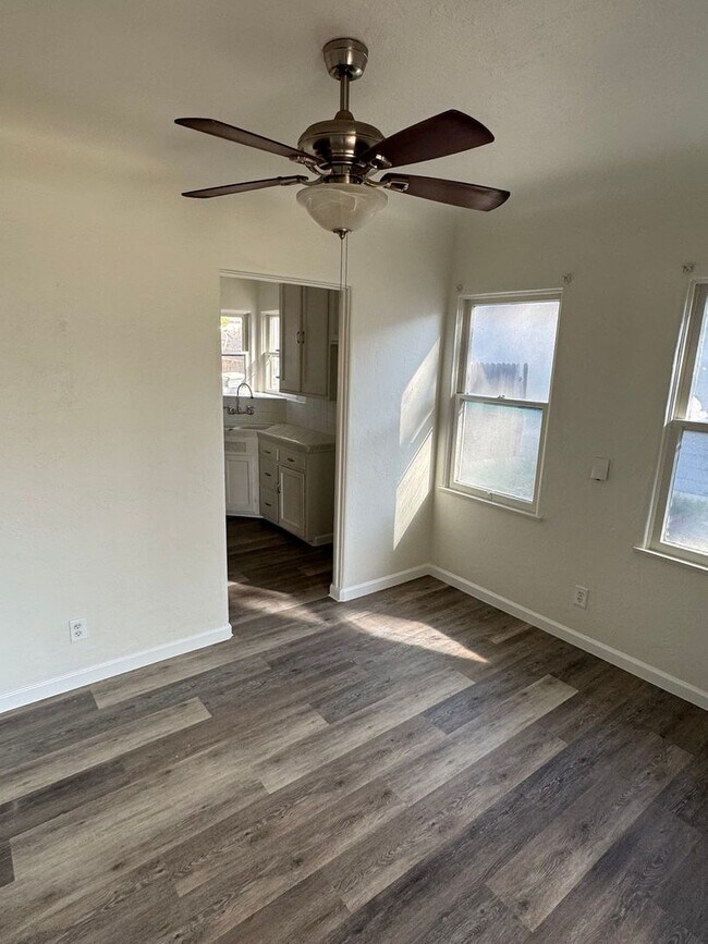 Building Photo - Old Town Charm