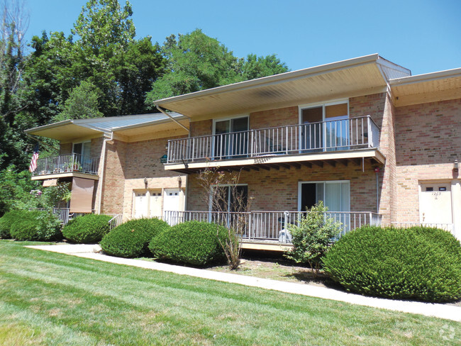 Building Photo - River's Edge Apartments