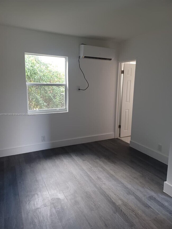 Building Photo - 1845 Dixieana St