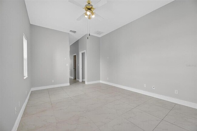 Building Photo - 172 Lake Shore Dr W