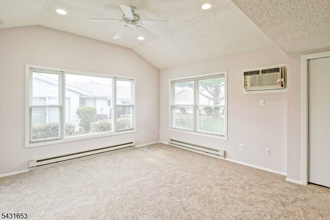 Building Photo - 332C Quinton Dr
