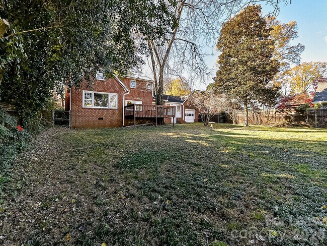 Building Photo - 711 Mt Vernon Ave