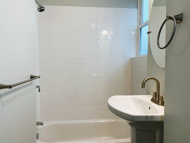 Building Photo - 108 Boston St