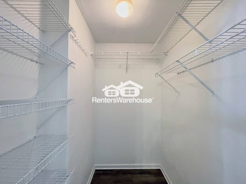 Building Photo - 2801 Leeds Ct