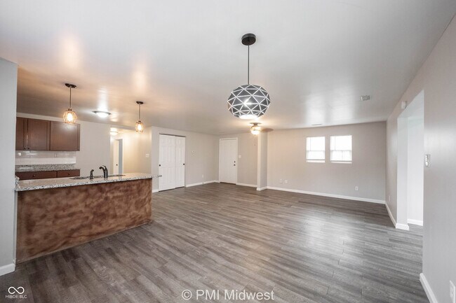 Building Photo - 955 N Traub Ave