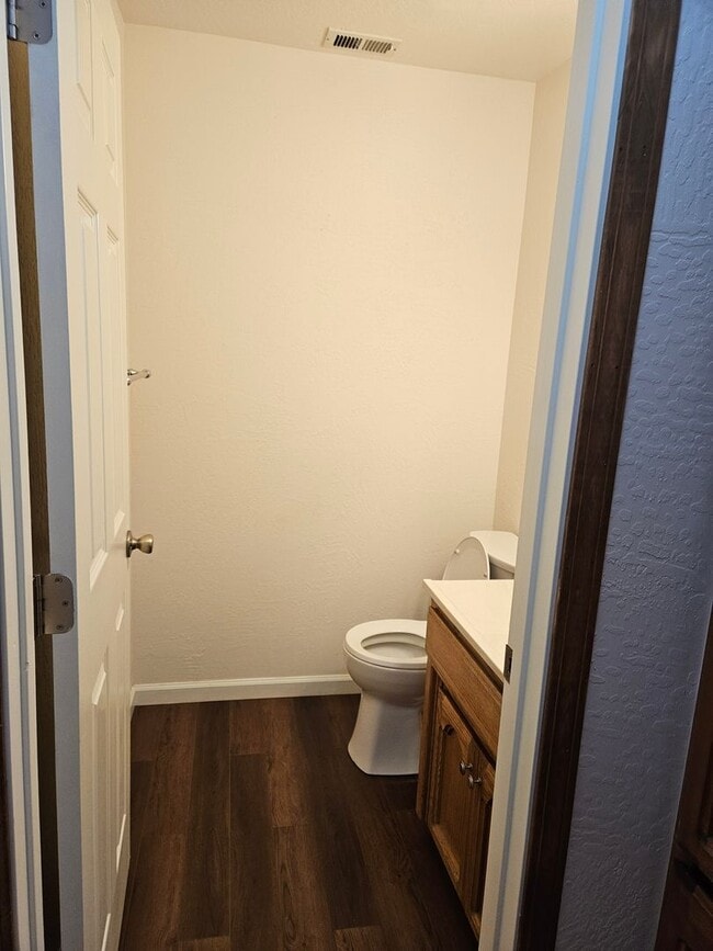 Building Photo - Turnkey Townhome