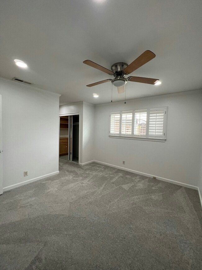 Building Photo - 40458 Landon Ave