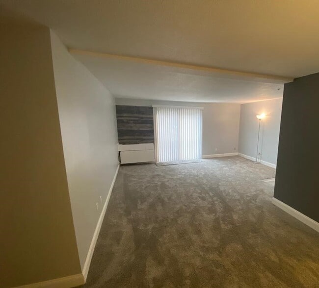 Building Photo - 7 Village Hill Ln