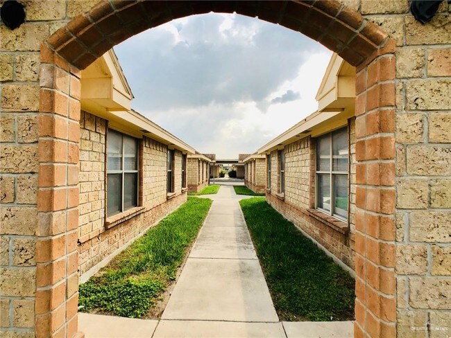 Building Photo - 1922 Upland Dr