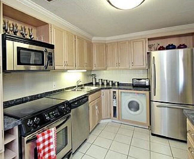 Kitchen - 221 W 48th St