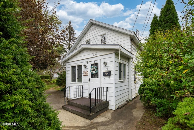 Building Photo - 37 Undine St