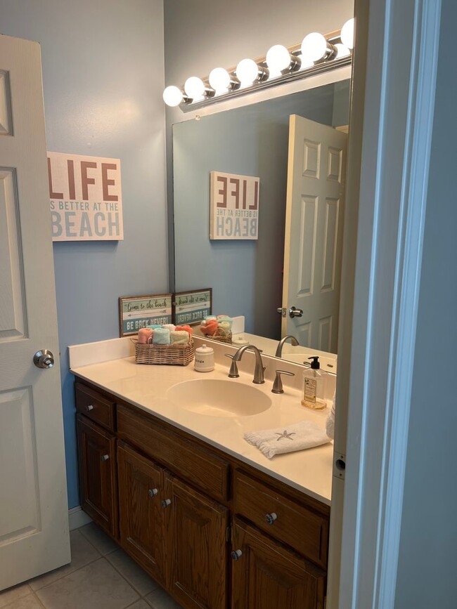 Building Photo - Charming Condo for Rent in River Plantatio...
