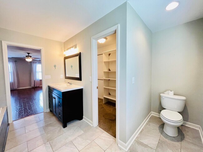 Building Photo - 223 Raintree Ln