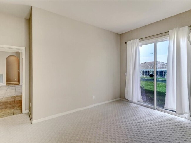 Building Photo - Trilogy 55+ Beautiful 3BD/3BA with pond view