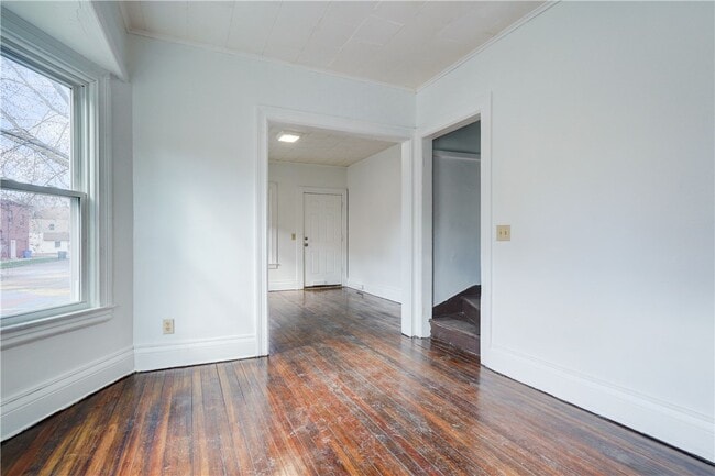 Building Photo - 459 Parsells Ave