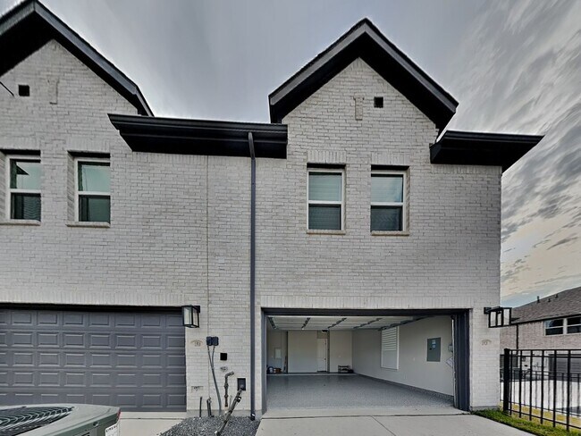 Building Photo - A Sophisticated Townhome in the Heart of Walsh