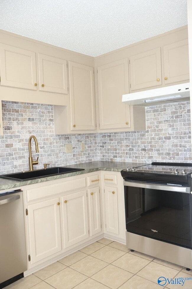 Building Photo - 6864 Steeplechase Dr NW