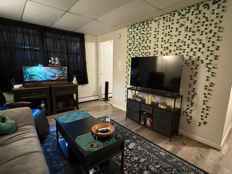 Building Photo - 507 N Linn St